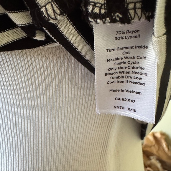 Talbots Woman White and Blue Striped Top Size 1X - Picture 6 of 7